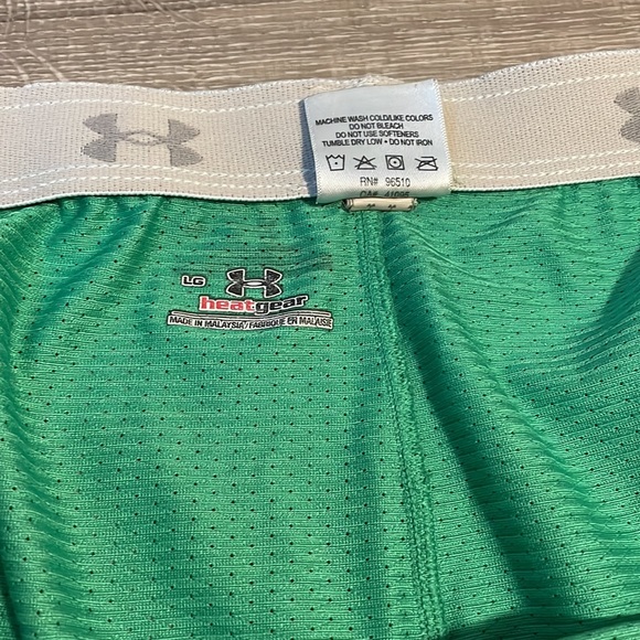 Men’s under armor, large gear workout green retro  shorts - Picture 4 of 8